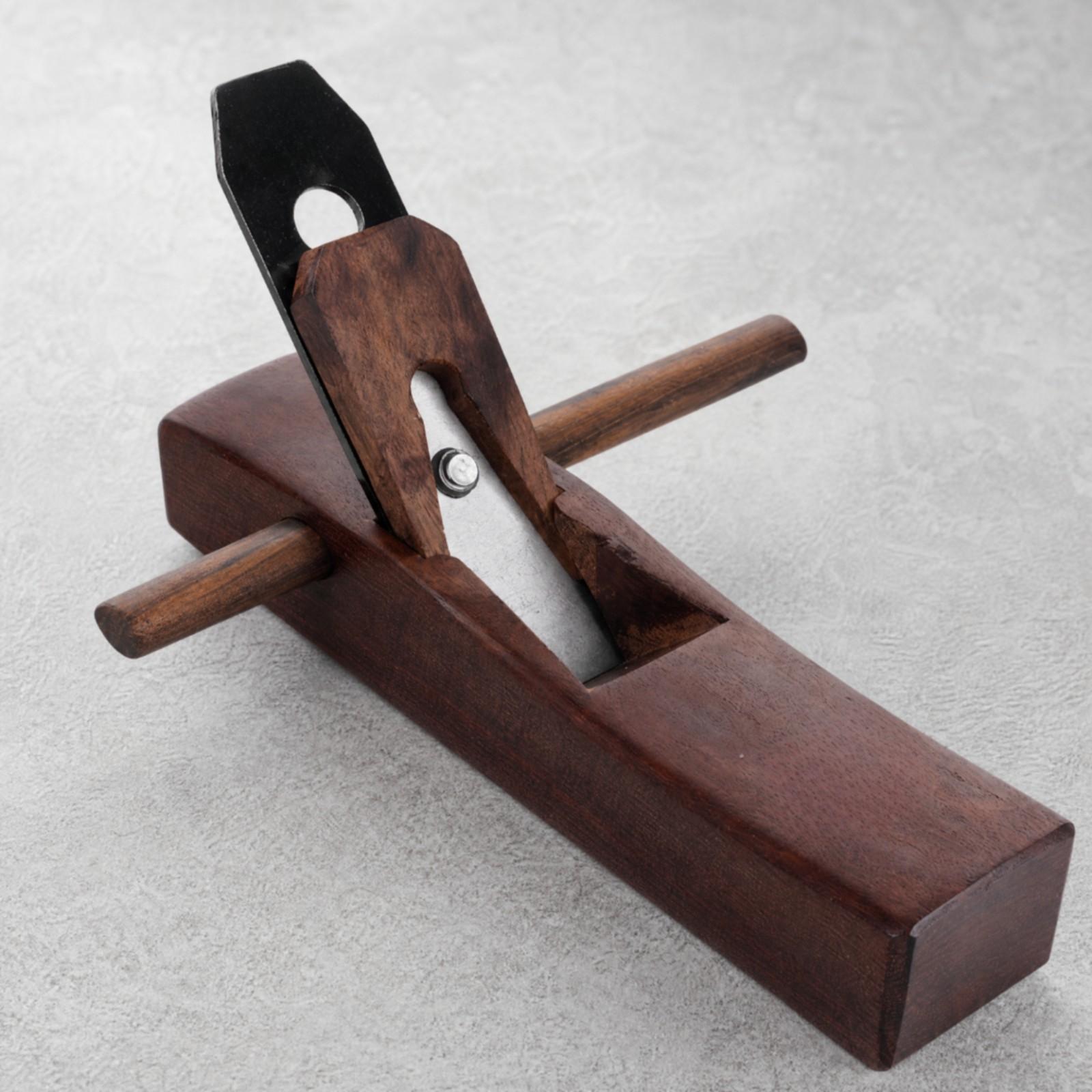 Hand Tools In Workshop - Handhobel zum Glätten von Holz, Gehäuse